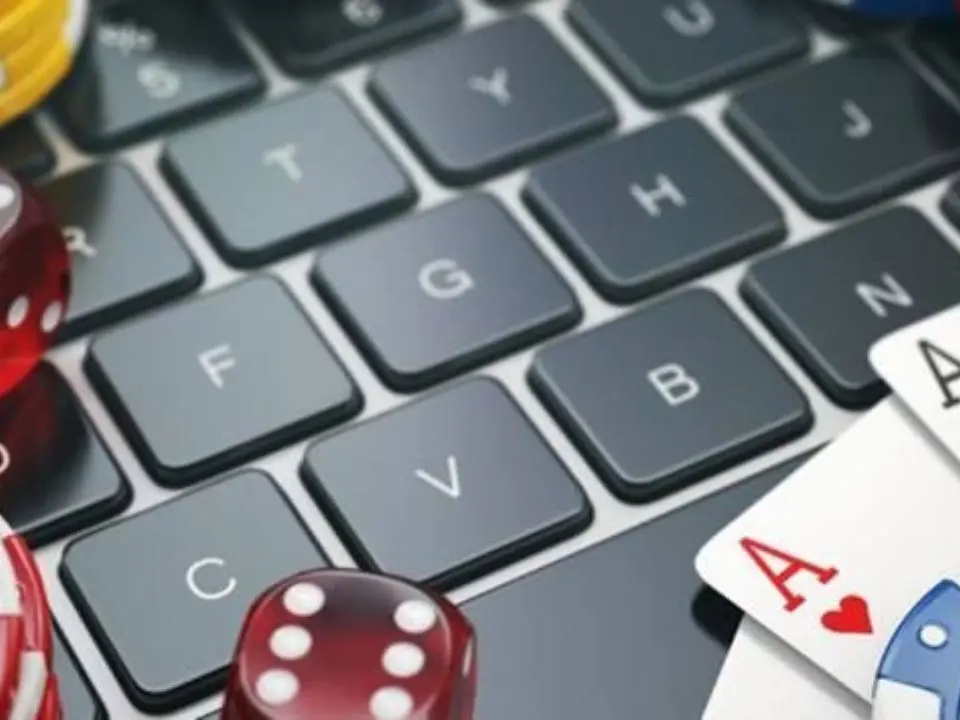 Gioco d’azzardo patologico, una piaga silenziosa che alimenta usura e criminalità. Crotone tra le province più colpite
