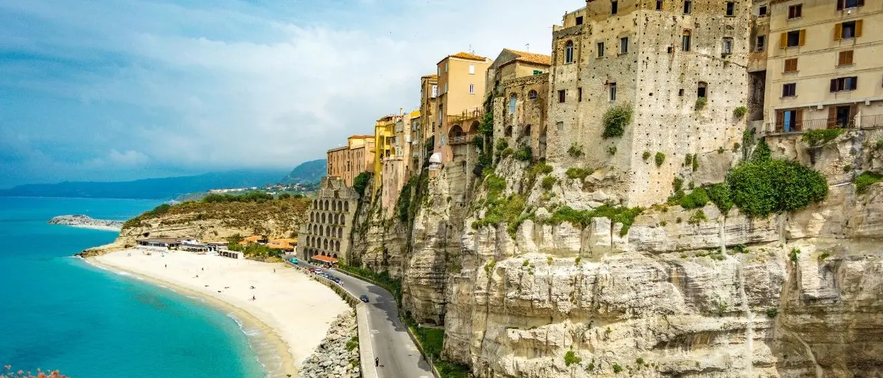 Anche Tropea tra i borghi italiani che spopolano sui social, la classifica guidata da Amalfi