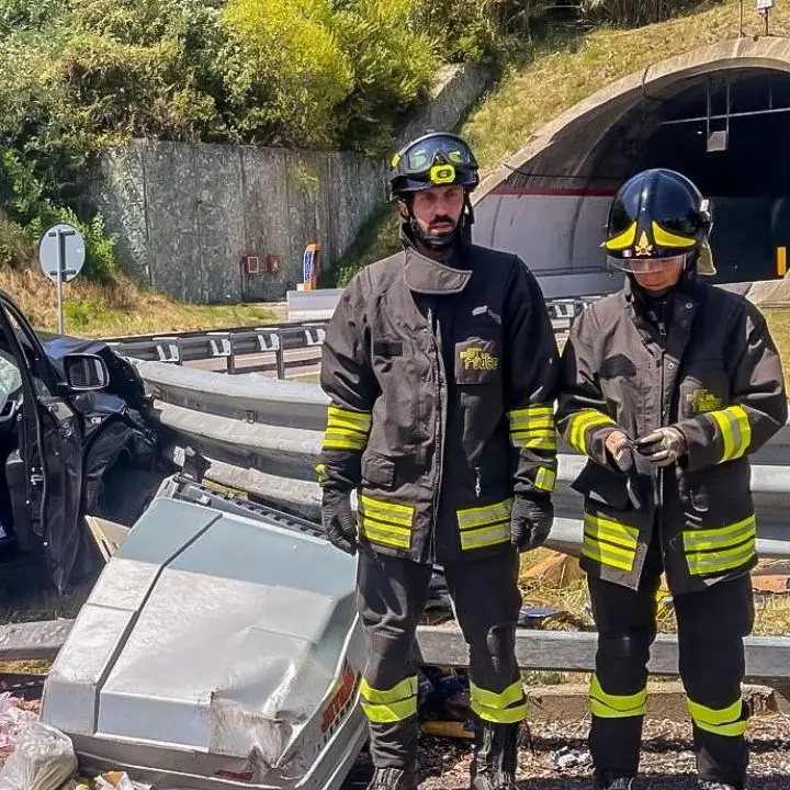 Tre feriti in un incidente stradale sull’autostrada nel Cosentino, trasferiti in ospedale