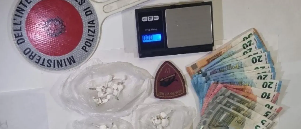 Nascondeva 31 dosi di cocaina all’interno degli slip, 46enne arrestato a Crotone