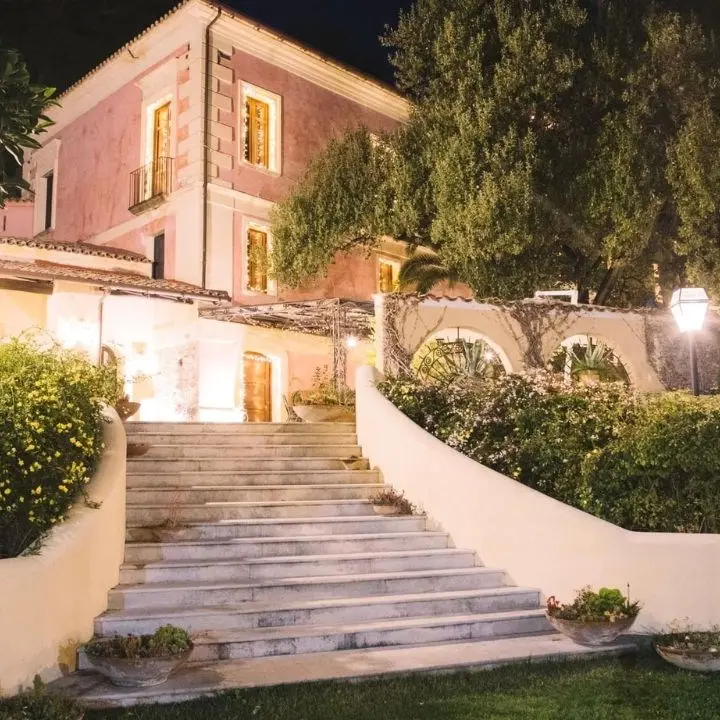 Profumo di storia nella sontuosa Villa Ventura a Falerna: un salto nel ’600 dove il tempo si è fermato