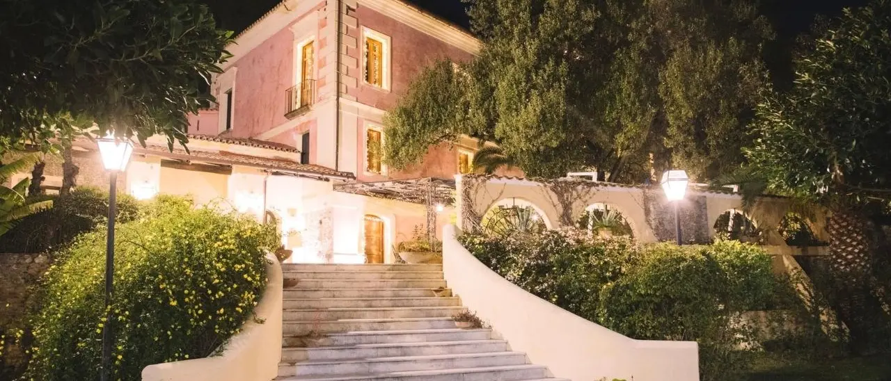 Profumo di storia nella sontuosa Villa Ventura a Falerna: un salto nel ’600 dove il tempo si è fermato