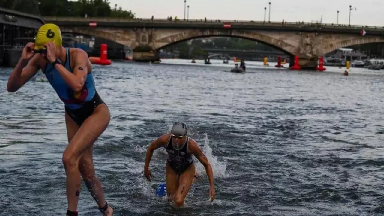 Olimpiadi, atleta malata dopo un tuffo nella Senna: il Belgio ritira la squadra