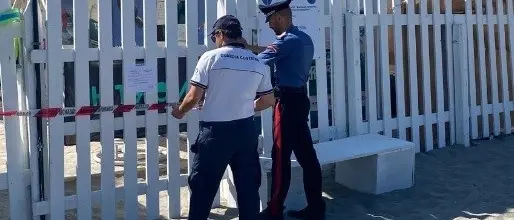 Blitz dei lidi del Catanzarese, fioccano multe e sequestri: sigilli a uno stabilimento di 10mila mq