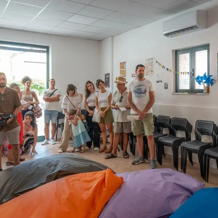 Amantea, inaugurata la Piccola Biblioteca promossa da La Guarimba: un nuovo spazio per la comunità