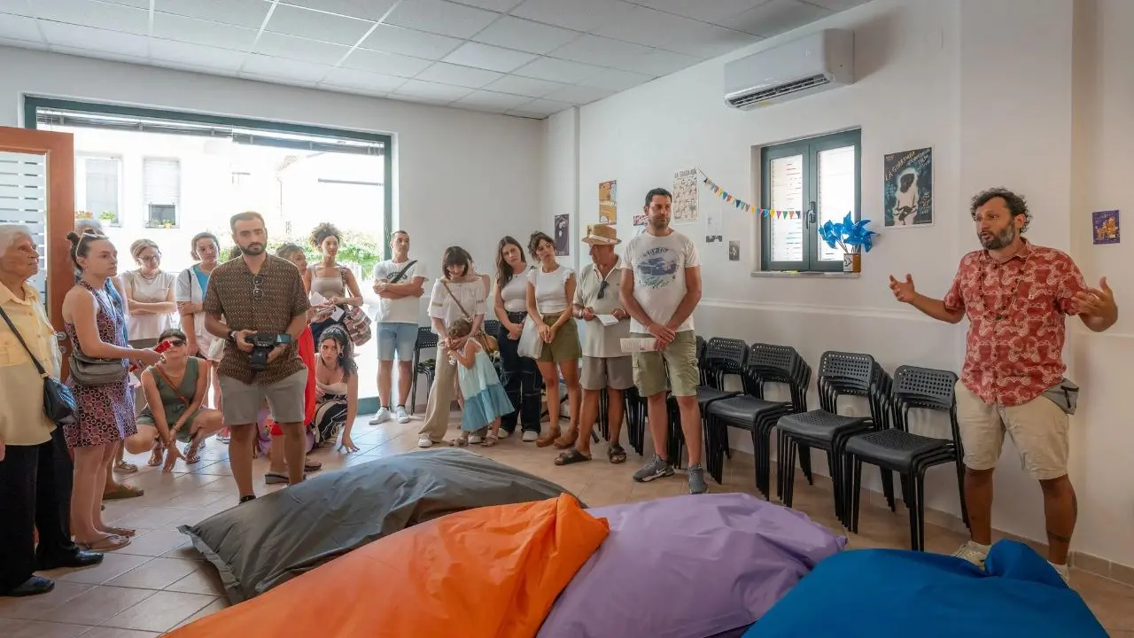 Amantea, inaugurata la Piccola Biblioteca promossa da La Guarimba: un nuovo spazio per la comunità