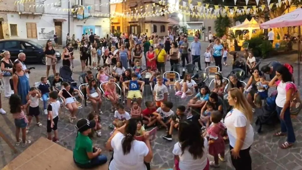 Gioia Tauro: il centro storico animato da eventi per i bambini, tra bolle di sapone e fiabe incantate