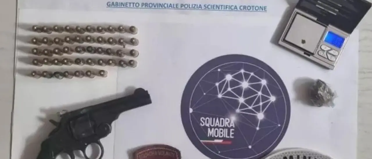 Crotone, arrestato un commerciante per possesso di un’arma clandestina