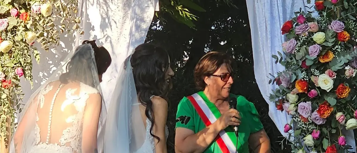 L’amore arcobaleno di Jessica e Sara dopo le nozze: «Il giorno più bello della nostra vita»