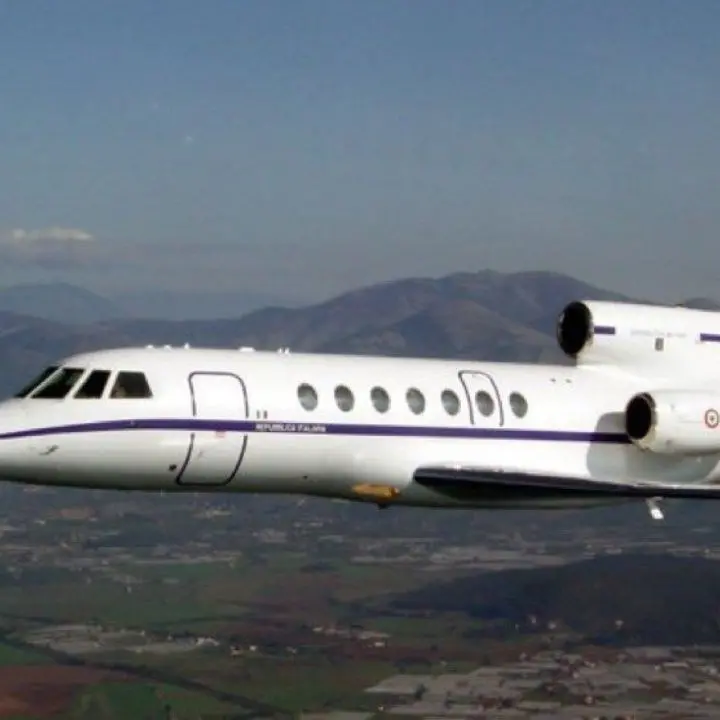 Volo salvavita per un 72enne calabrese: trasferito da Catanzaro a Palermo su un aereo militare