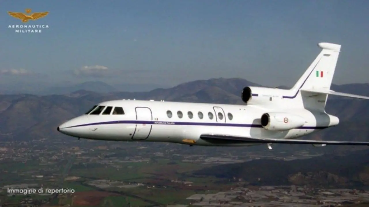 Volo salvavita per un 72enne calabrese: trasferito da Catanzaro a Palermo su un aereo militare