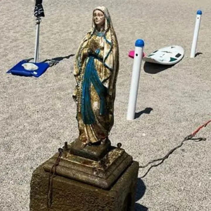 Recuperata la statua di una Madonna nelle acque di Montepaone a otto metri di profondità