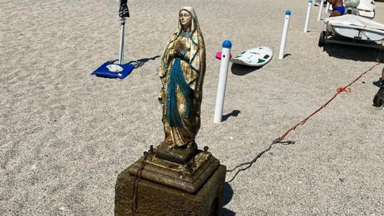 Recuperata la statua di una Madonna nelle acque di Montepaone a otto metri di profondità