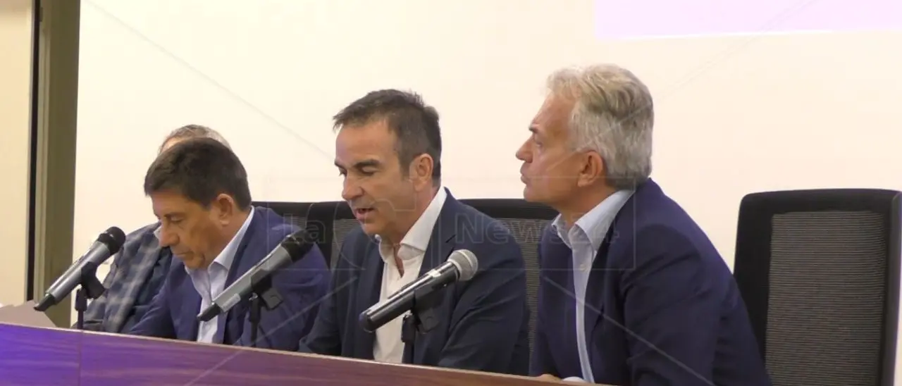 Manca l’acqua e in Calabria è a rischio il 30% della produzione agricola, Occhiuto: «Riforme sull’idrico ferme da 20 anni»