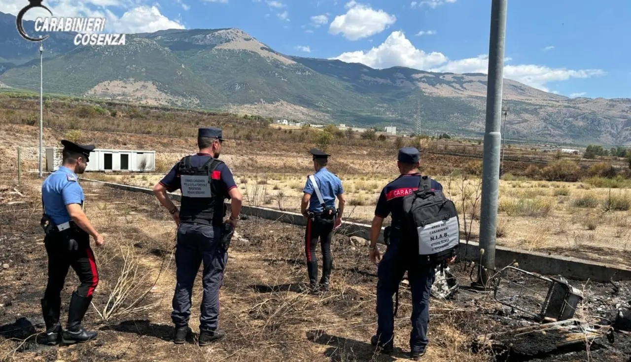 Castrovillari nella morsa degli incendi, individuato il responsabile di quattro roghi appiccati nello scorso weekend