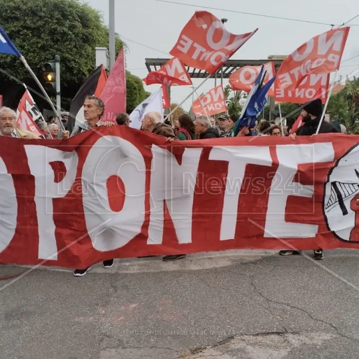 Siccità e cantieri, i No Ponte sabato ancora in piazza a Messina per contrastare la maxi opera