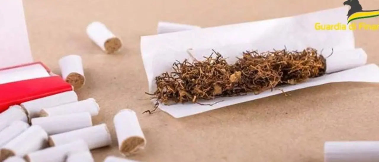 Vendeva filtri e cartine per sigarette senza autorizzazione, sequestratati oltre 41mila articoli nel Cosentino