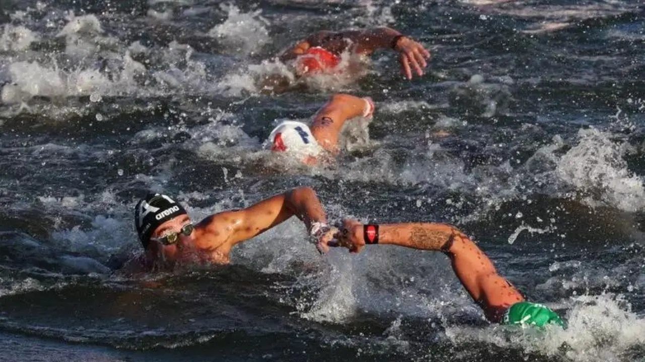 Olimpiadi, italiani beffati nella 10 km in acque libere: quarto Acerenza, solo nono Paltrinieri