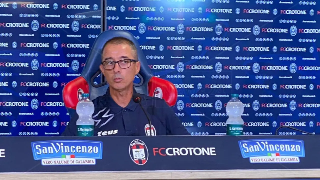 Il Crotone si prepara all’esordio stagionale, domani arriva il Messina per la Coppa Italia. Longo: «Vogliamo passare il turno»