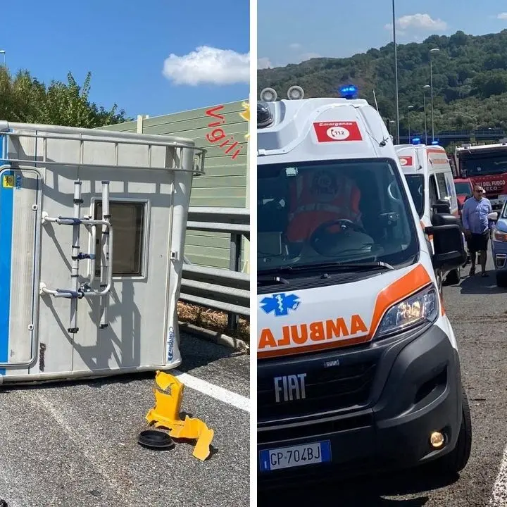 Incidente sull’A2 nel Catanzarese, camper impatta contro un guardrail e si ribalta: due feriti