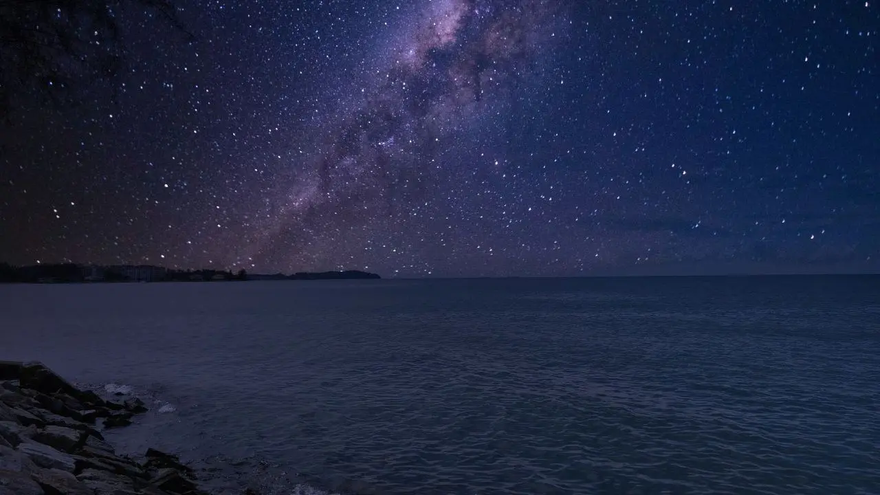 È la notte di San Lorenzo, tutti con il naso all’insù per le stelle cadenti ma il picco non sarà stasera: ecco quando