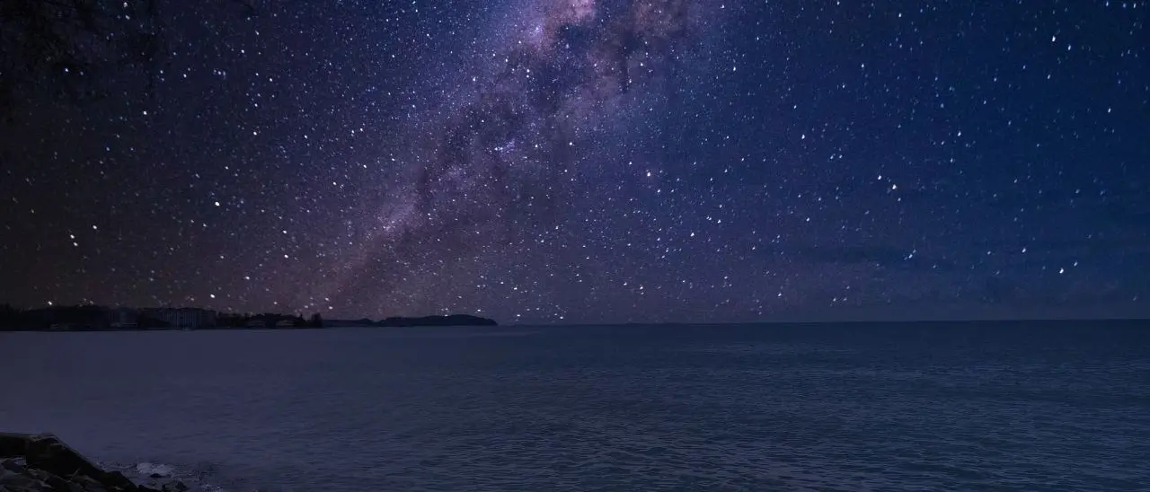 È la notte di San Lorenzo, tutti con il naso all’insù per le stelle cadenti ma il picco non sarà stasera: ecco quando