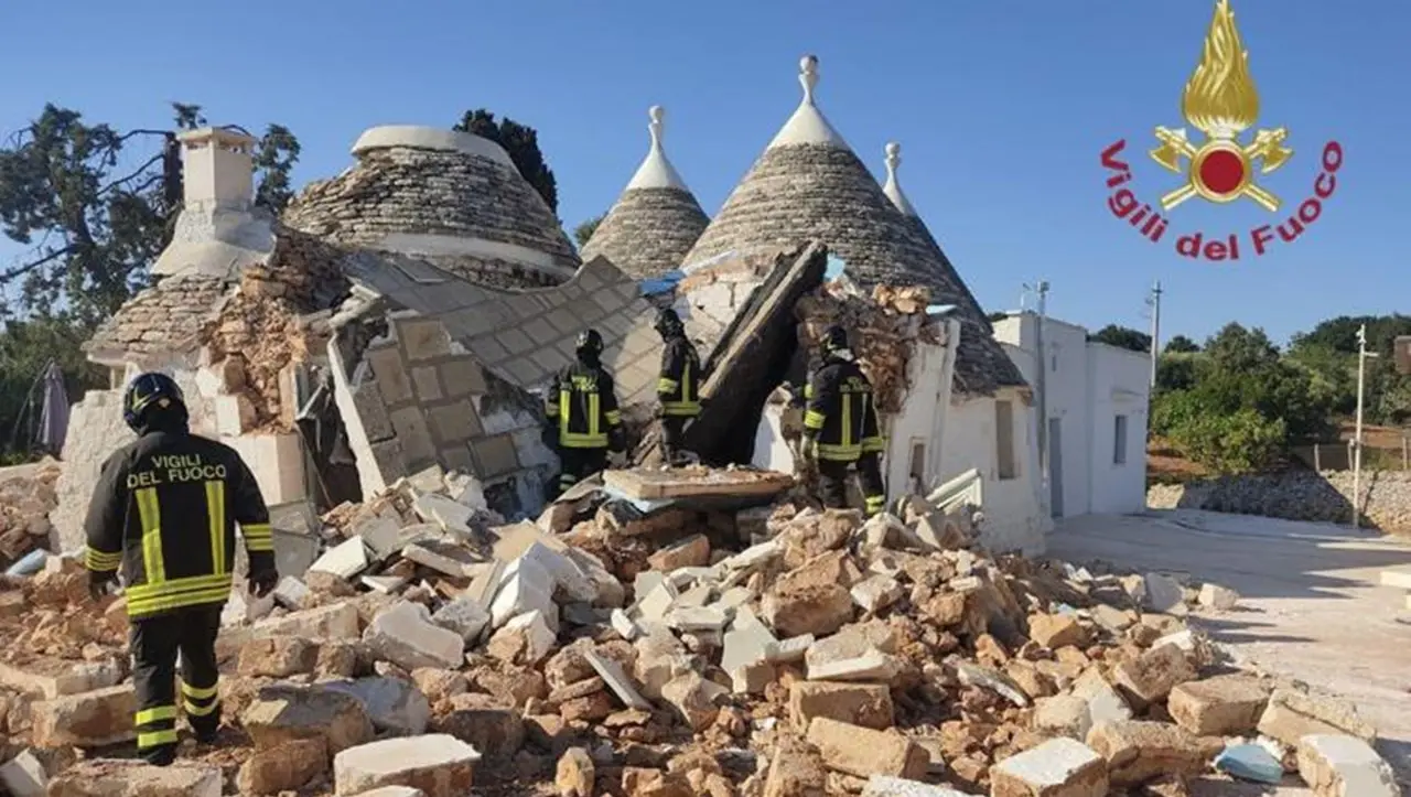 Esplosione in un trullo in Puglia: uomo morto sotto le macerie, ferita gravemente una donna