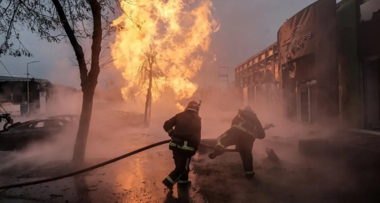 Ucraina sotto assedio, pioggia di missili: la lunga notte del terrore russo: morti e feriti\n