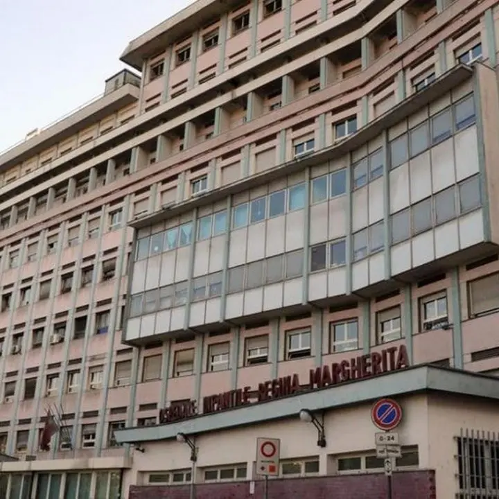 Torino, bimba di due anni muore dopo essere stata investita nel parcheggio dell’ospedale