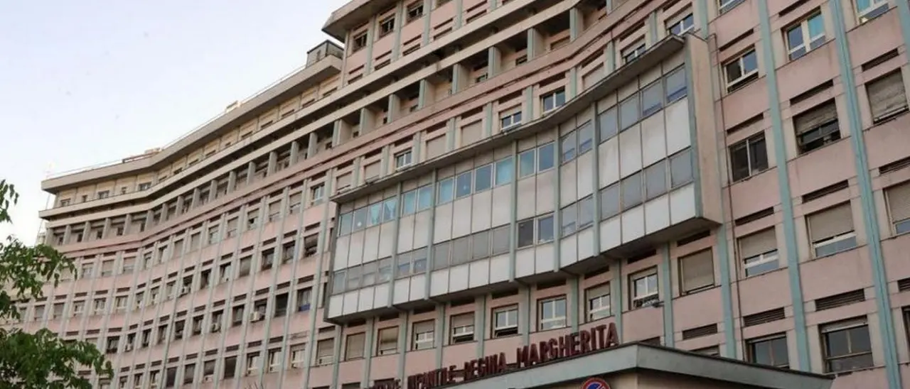 Torino, bimba di due anni muore dopo essere stata investita nel parcheggio dell’ospedale