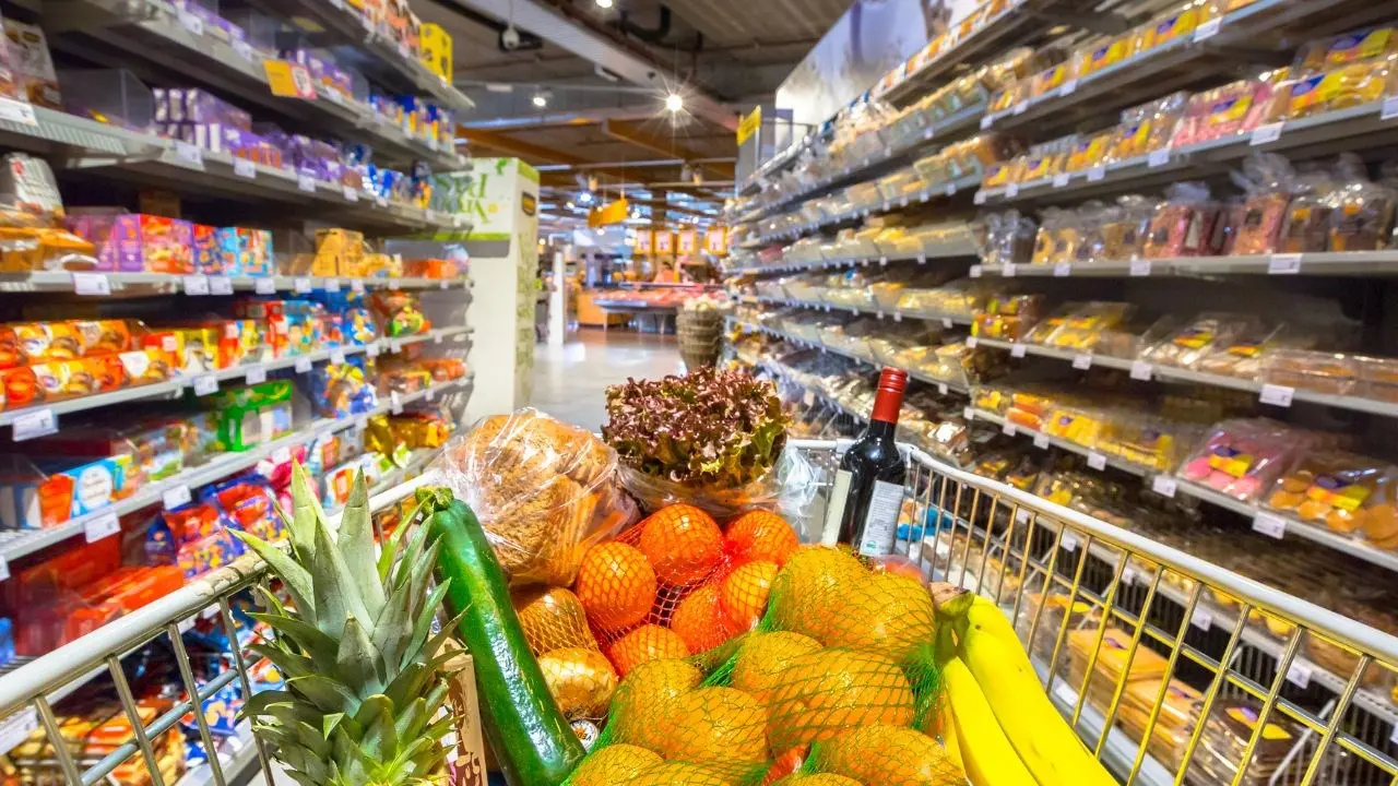 Aperti anche a Ferragosto, ecco la lista dei supermercati che non chiuderanno: intanto i sindacati proclamano lo sciopero