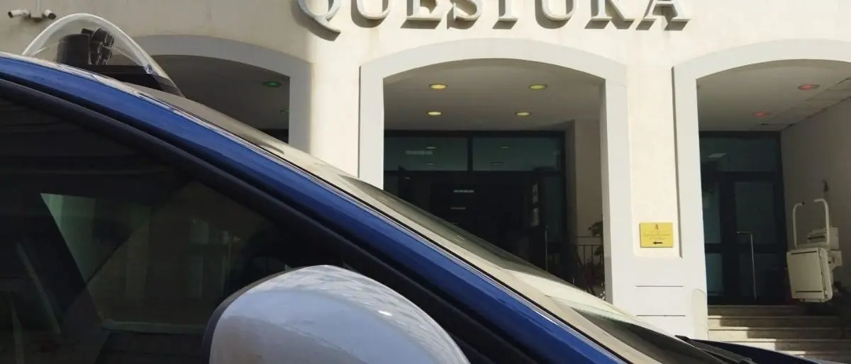 Giro di vite alla movida reggina: denunciato il titolare di un lido che somministrava alcolici ad un minorenne