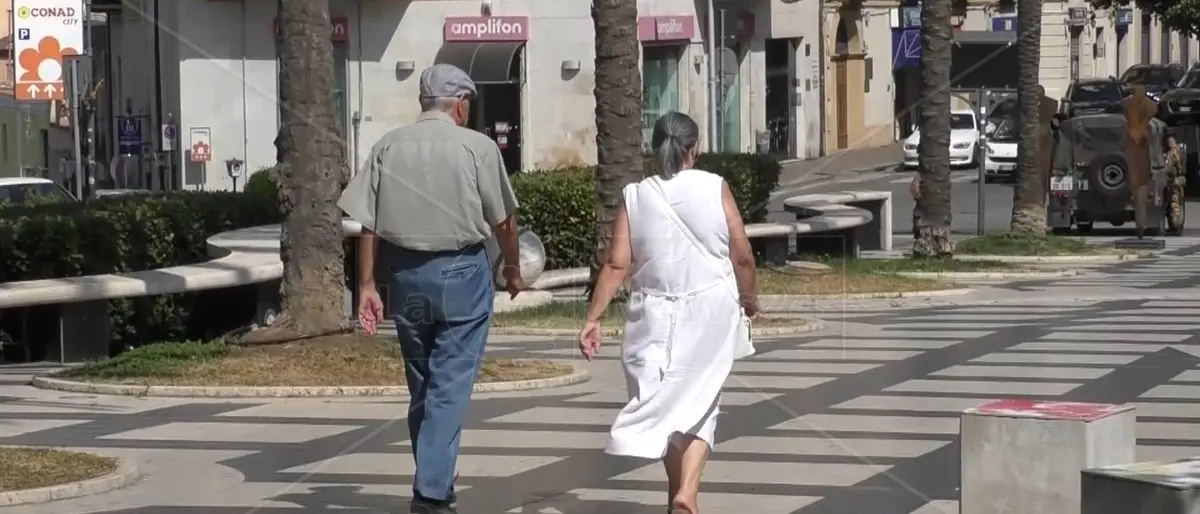 «Chiamano i nostri volontari anche solo per stare in compagnia»: il Ferragosto in solitudine degli anziani