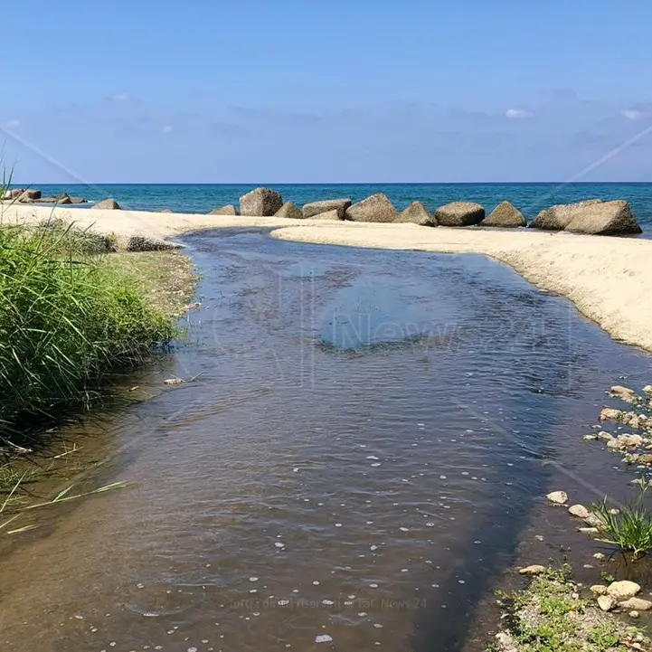 Vibo, la Procura apre un fascicolo sul torrente Sant’Anna che inquina il mare di Bivona