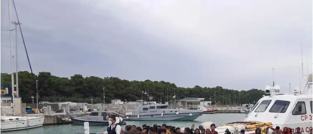 Nuovo sbarco a Roccella Ionica, 75 migranti soccorsi a bordo di una barca a vela