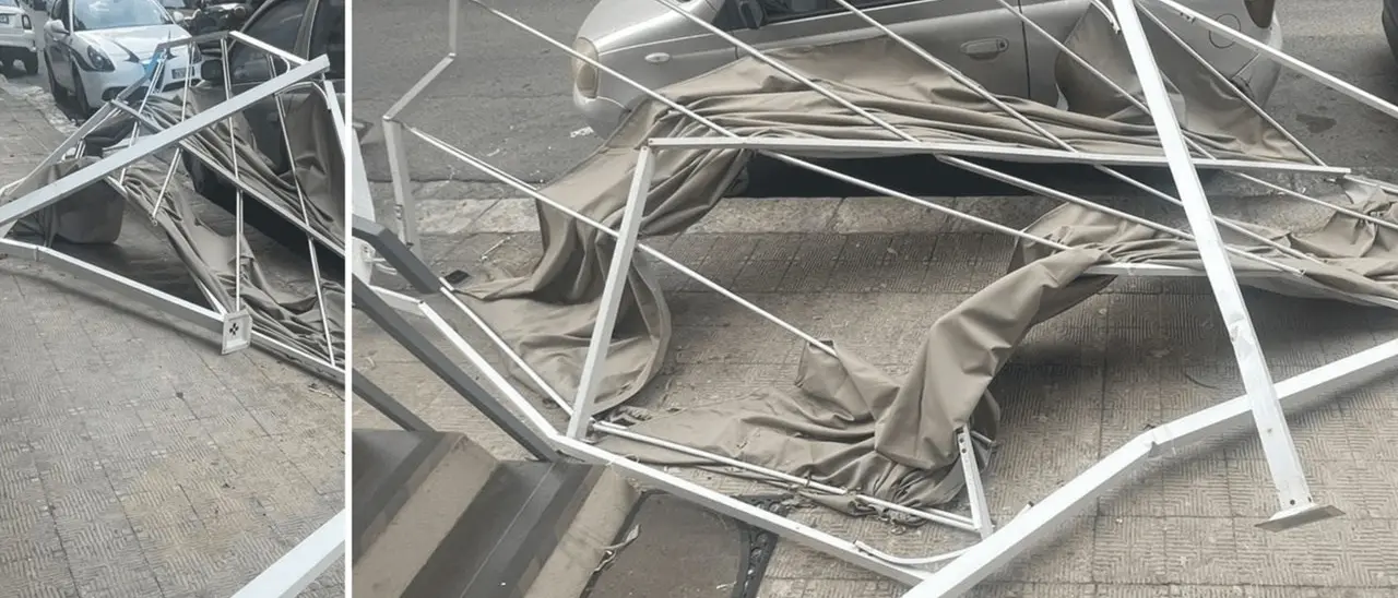 Tromba d’aria a Reggio Calabria, gazebo vola da un terrazzo e atterra sulle auto in sosta
