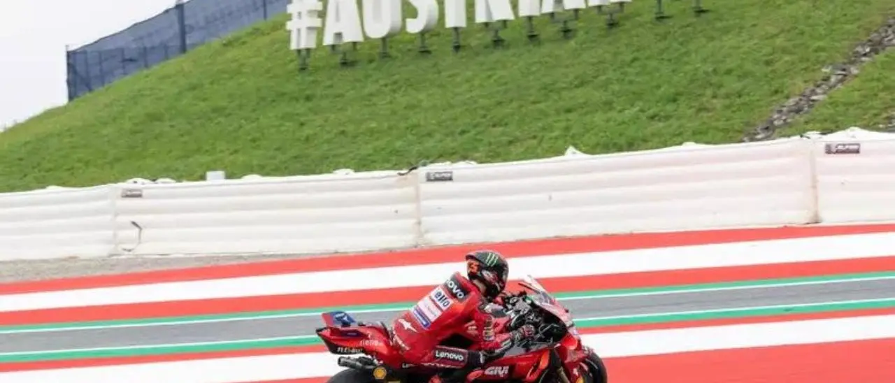 Motogp, Bagnaia trionfa in Austria e torna in vetta nel Mondiale. Secondo Martin, terzo Bastianini