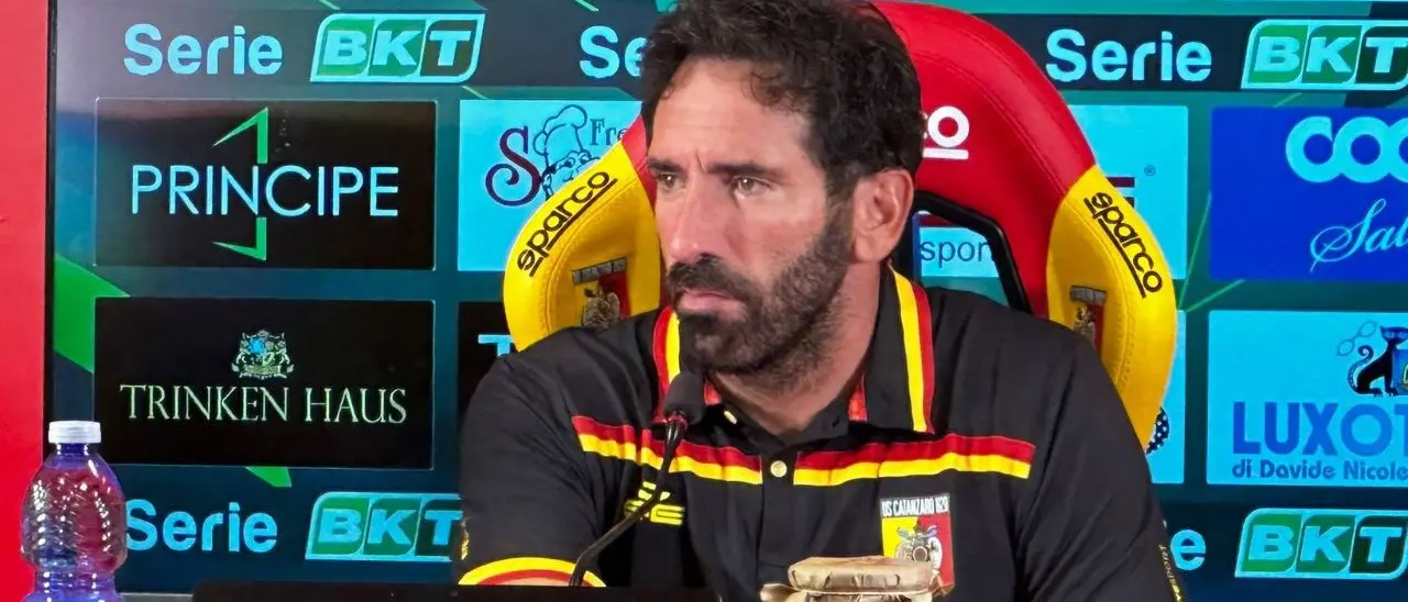 Esordio positivo per il Catanzaro, Caserta: «Abbiamo sbagliato solo in due occasioni, sul gol preso e sul rigore concesso»