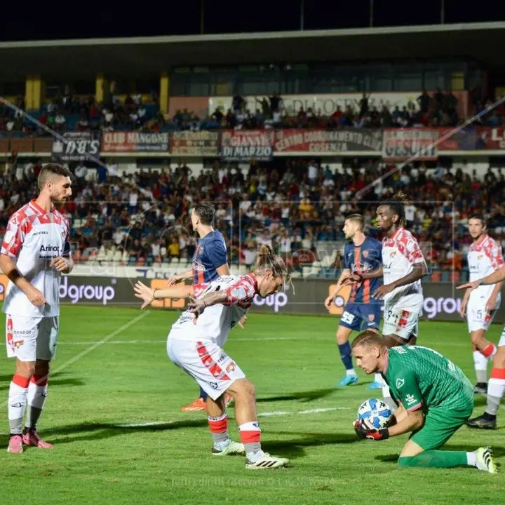 Serie B: perdono Palermo, Bari e Cremonese. Pareggio pirotecnico tra Frosinone e Sampdoria