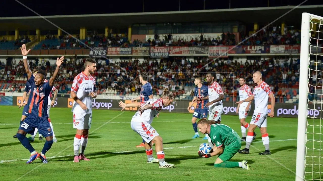 Serie B: perdono Palermo, Bari e Cremonese. Pareggio pirotecnico tra Frosinone e Sampdoria