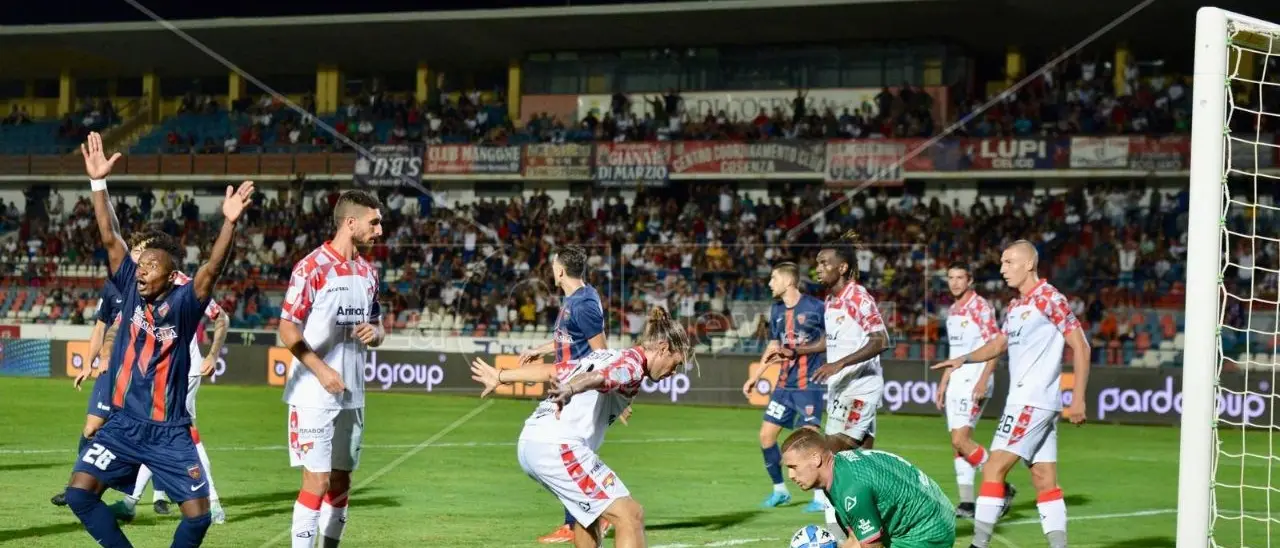 Serie B: perdono Palermo, Bari e Cremonese. Pareggio pirotecnico tra Frosinone e Sampdoria