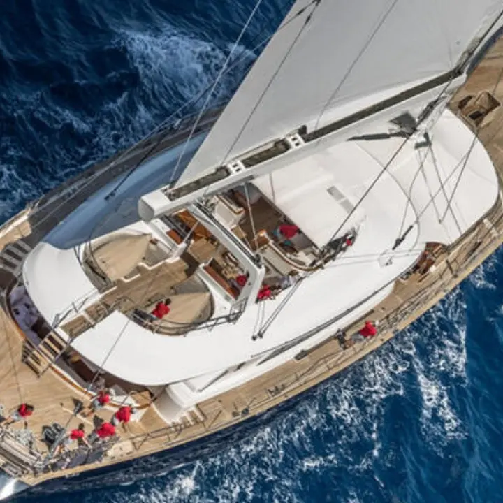 Barca a vela affondata in Sicilia, proseguono le ricerche: recuperato il corpo di uno dei 7 dispersi