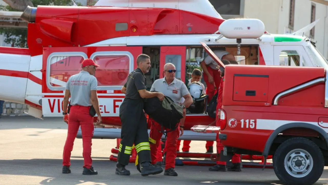 Barca a vela affondata in Sicilia, riprese le ricerche dei dispersi della Bayesian