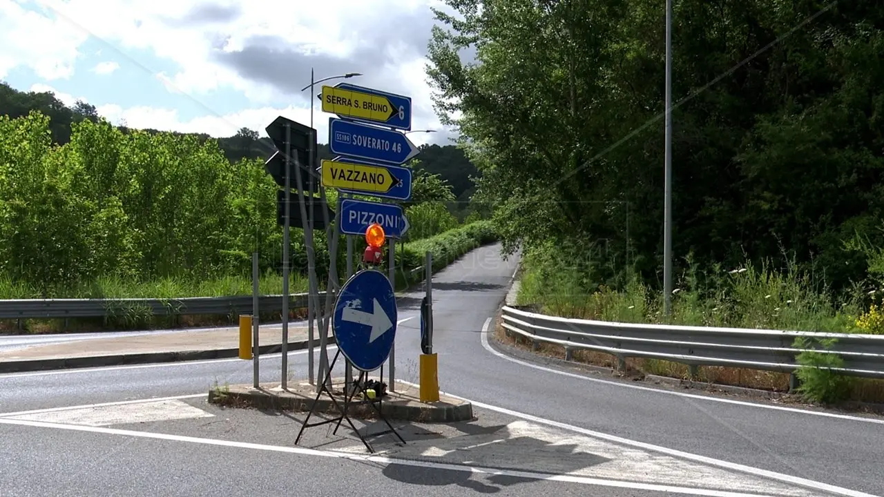 Nel Vibonese riapre la strada interdetta ai tir per mesi, tornano a respirare le aziende nel cuore delle Serre