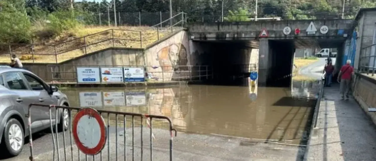 Maltempo, disagi sul litorale tirrenico: turisti bloccati e sottopassi allagati