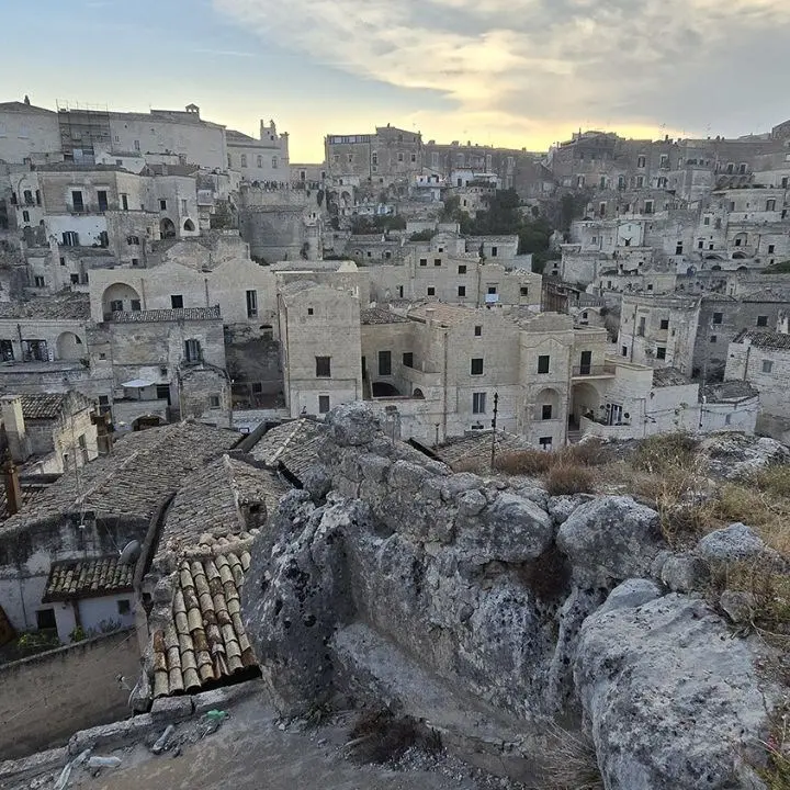 Per puntare sul turismo non servono grandi infrastrutture: l’esempio luminoso (e da imitare) di Matera