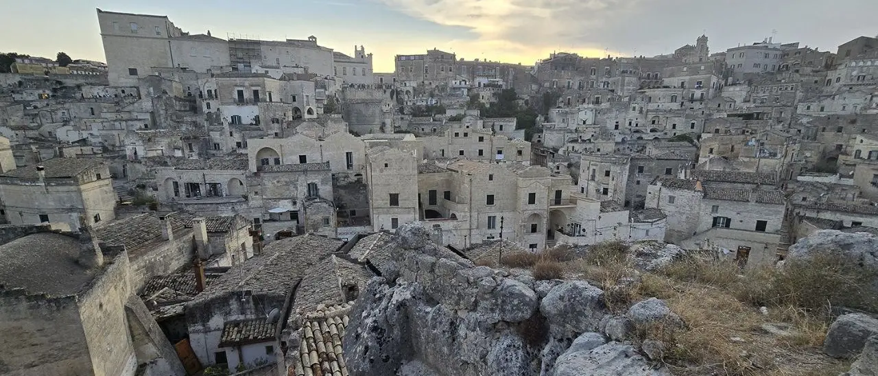 Per puntare sul turismo non servono grandi infrastrutture: l’esempio luminoso (e da imitare) di Matera