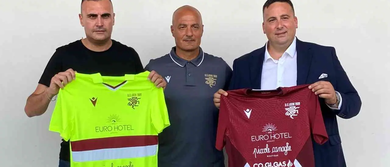 Il Locri presenta squadra e maglie con cui affronterà il nuovo campionato: domenica il match contro il Paternò