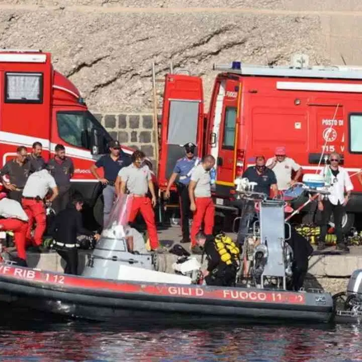 Naufragio in Sicilia, recuperati due corpi all’interno della Bayesian: altri due individuati