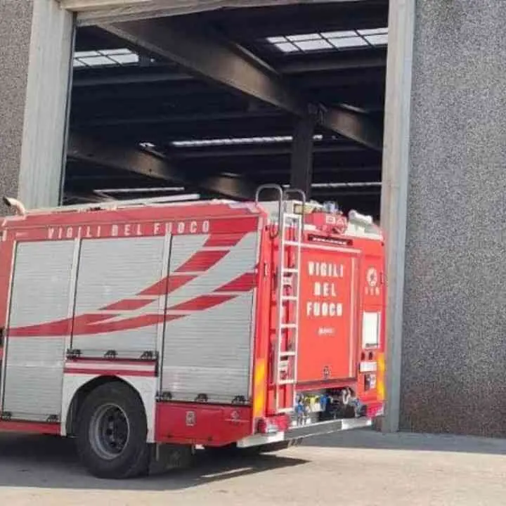 Monza, resta incastrato in un nastro trasportatore per la compattazione dei rifiuti: muore un operaio 22enne